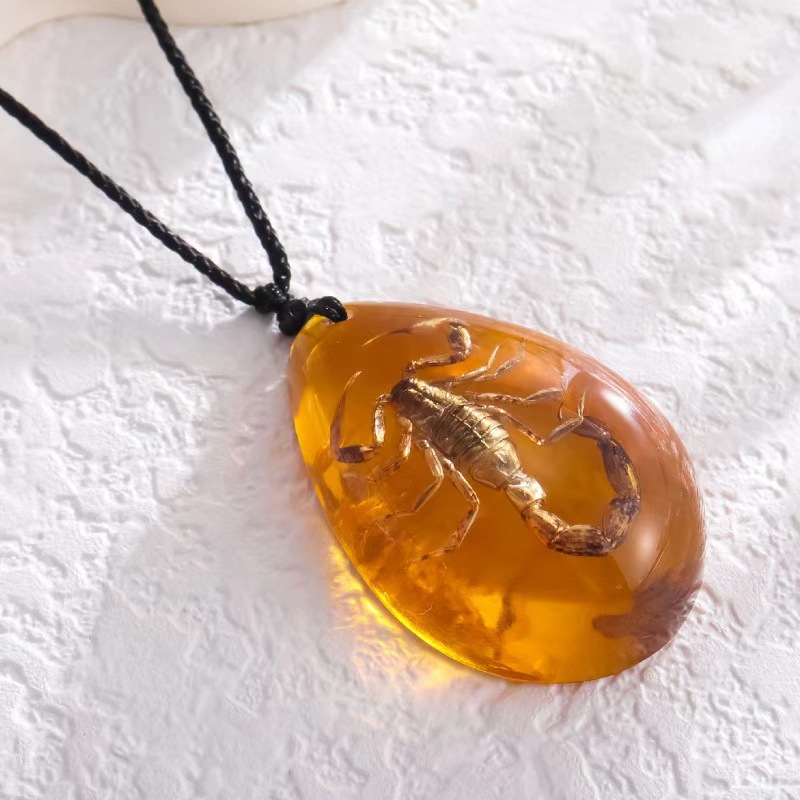 Resin Art Necklace - Retro Amber Pendant Necklace Fashion Insect